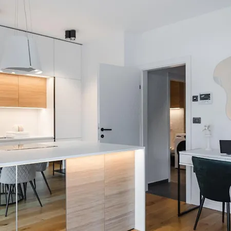 Apartma Center Lux スロヴェニ・グラデツ